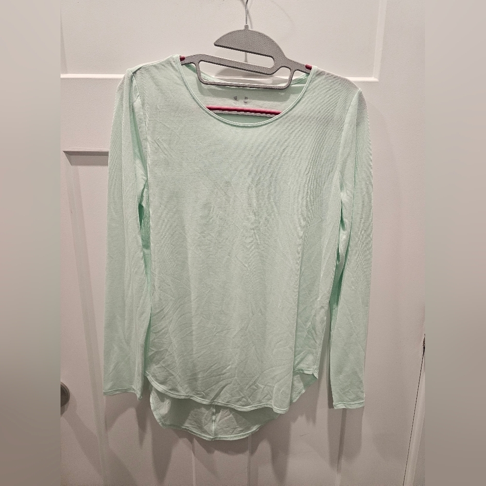Under Armour Mint Green Long Sleeve Performance Top Back Cutout Women’s Size MED